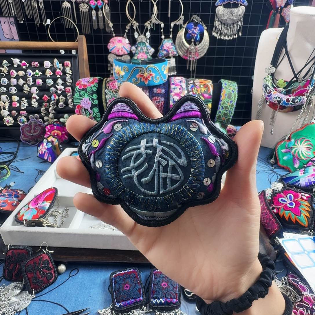 小***伙织绣手工刺绣工艺