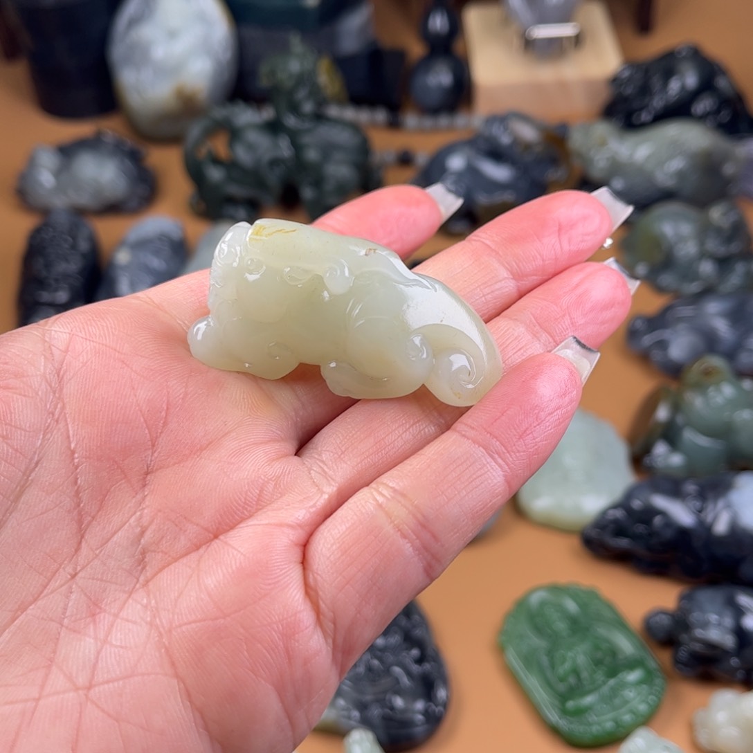 和田玉颈饰未镶嵌?*跳