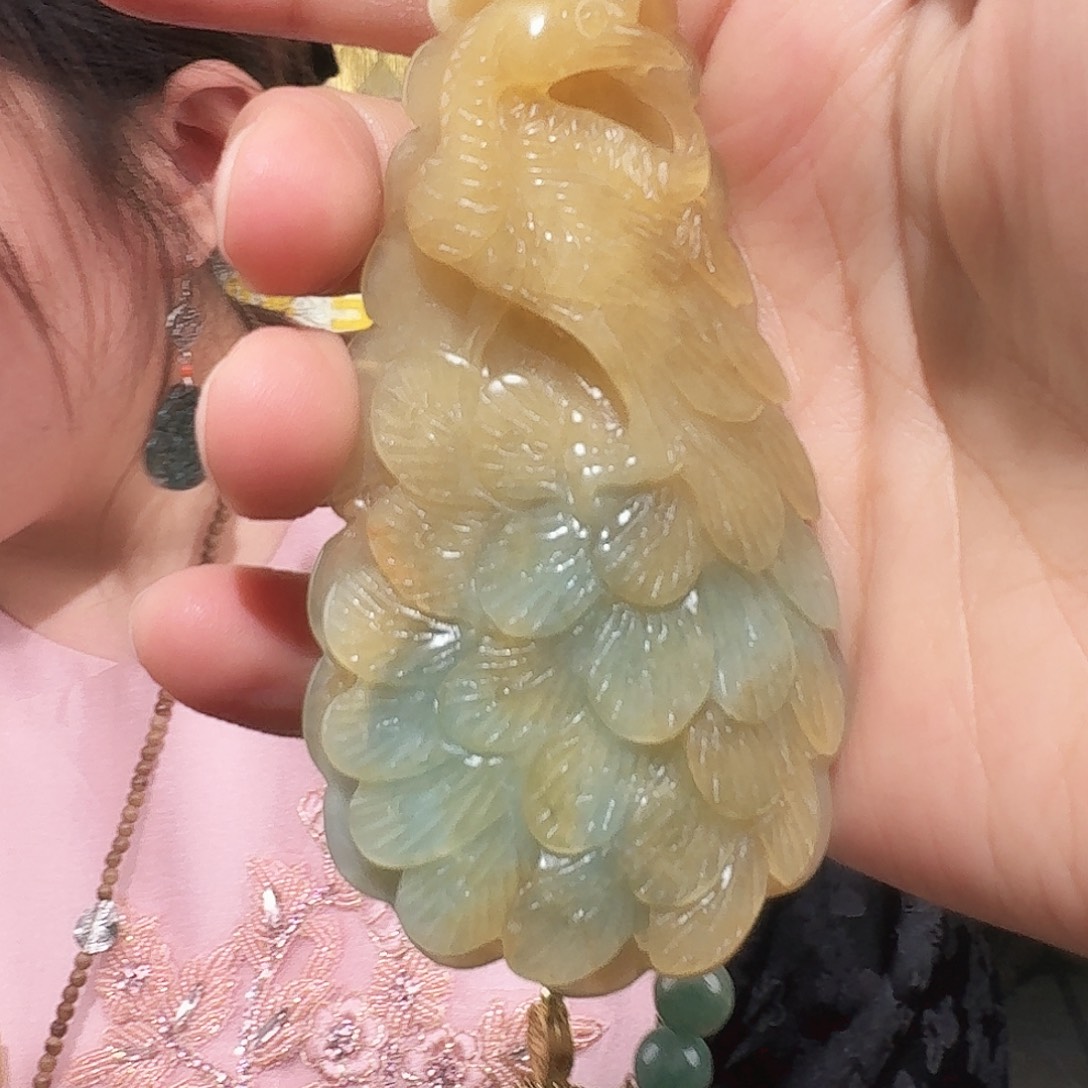 岫玉未镶嵌颈饰吊坠