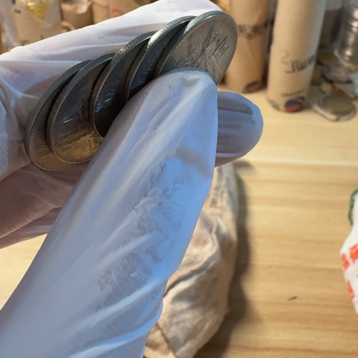 其他普通金属5枚，粮农币