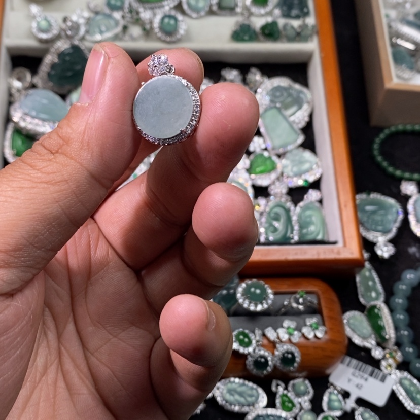 【闪购商品】翡翠颈饰未镶嵌天然