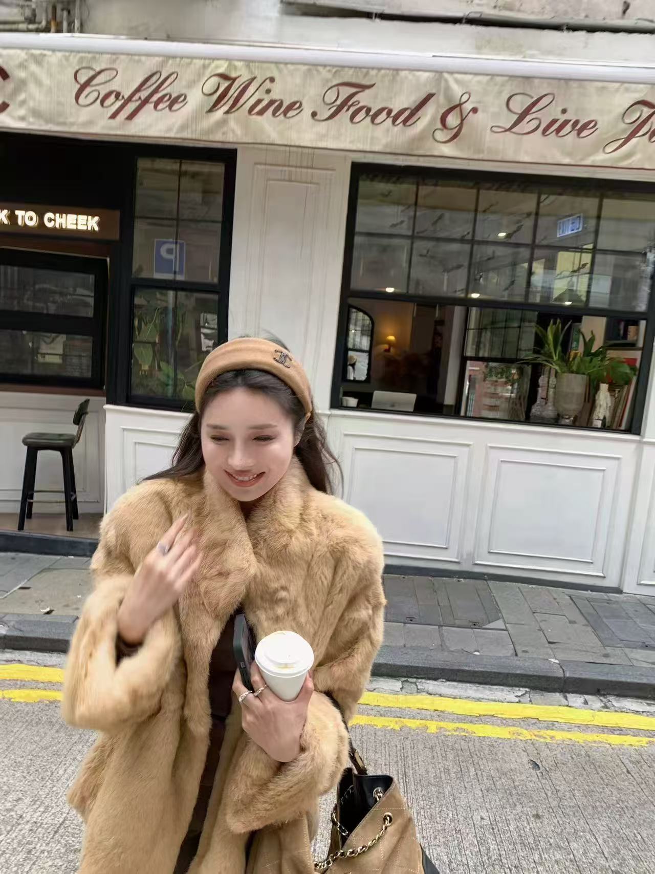 2025外穿新款抖音皮毛爆款一体同款兔毛皮草外套慵懒时尚简约兔毛