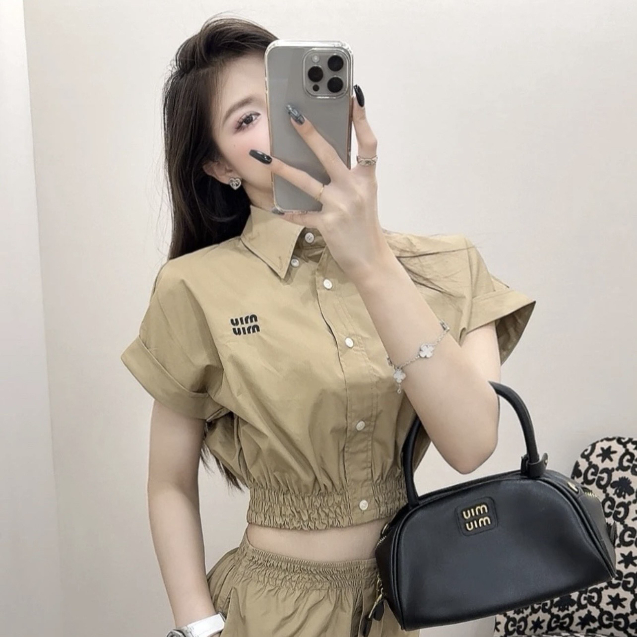 99新 MIU MIU/缪缪 tem27 25SS卡其徽标标语刺绣短袖衬衫 40码 棉