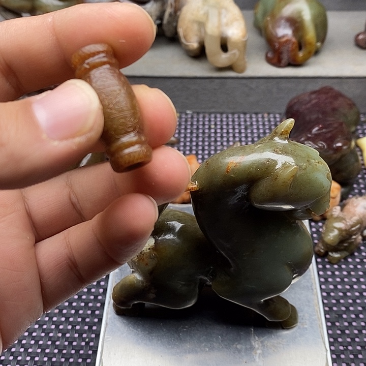 未镶嵌蛇纹石玉颈饰浪*