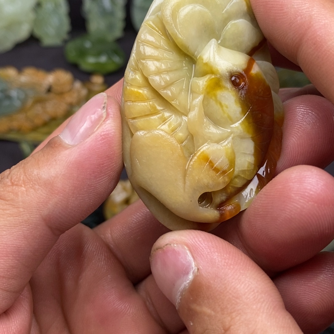 未镶嵌蛇纹石玉颈饰