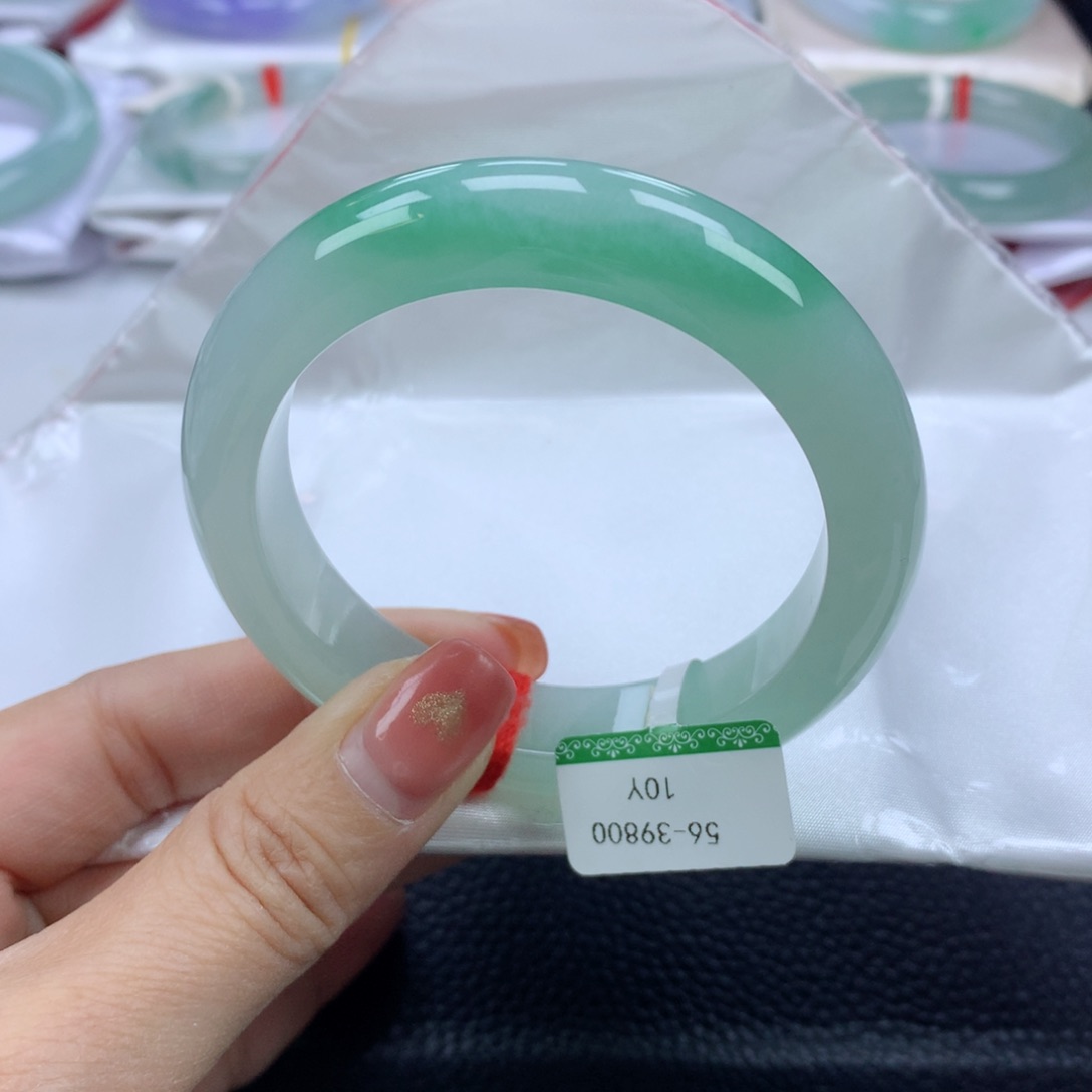 翡翠手镯未镶嵌56圈