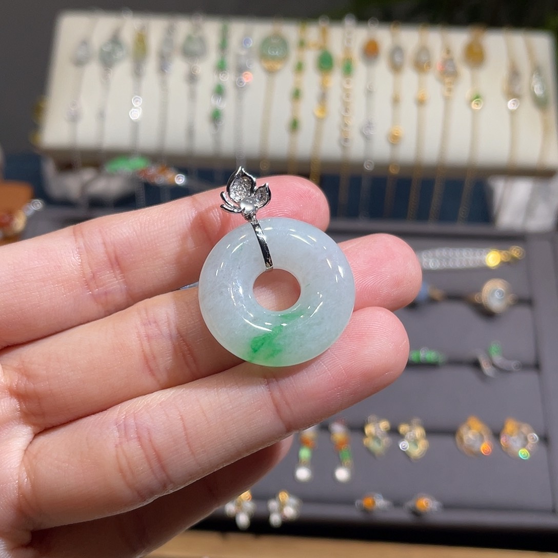 翡翠吊坠(不含链)18K金镶嵌冰阳绿甜甜圈