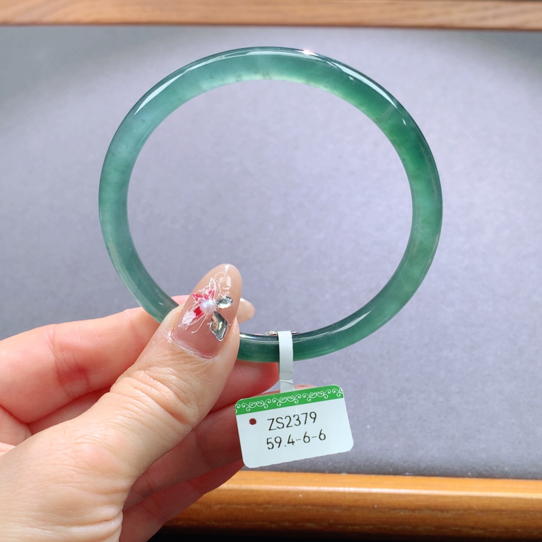 翡翠手镯未镶嵌天然翡翠手镯叮当镯