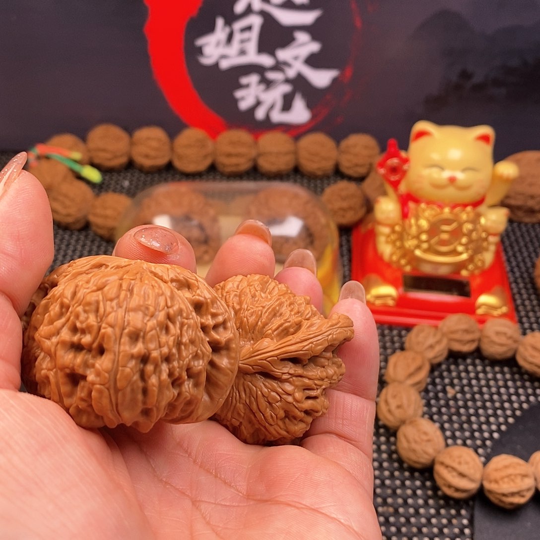 文玩核桃吊坠人**年45尺白狮子