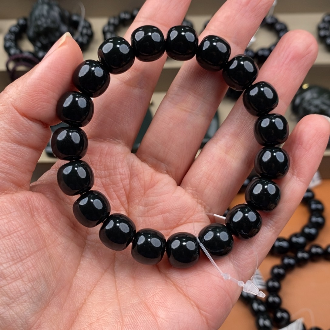 陌***影和田玉未镶嵌手串