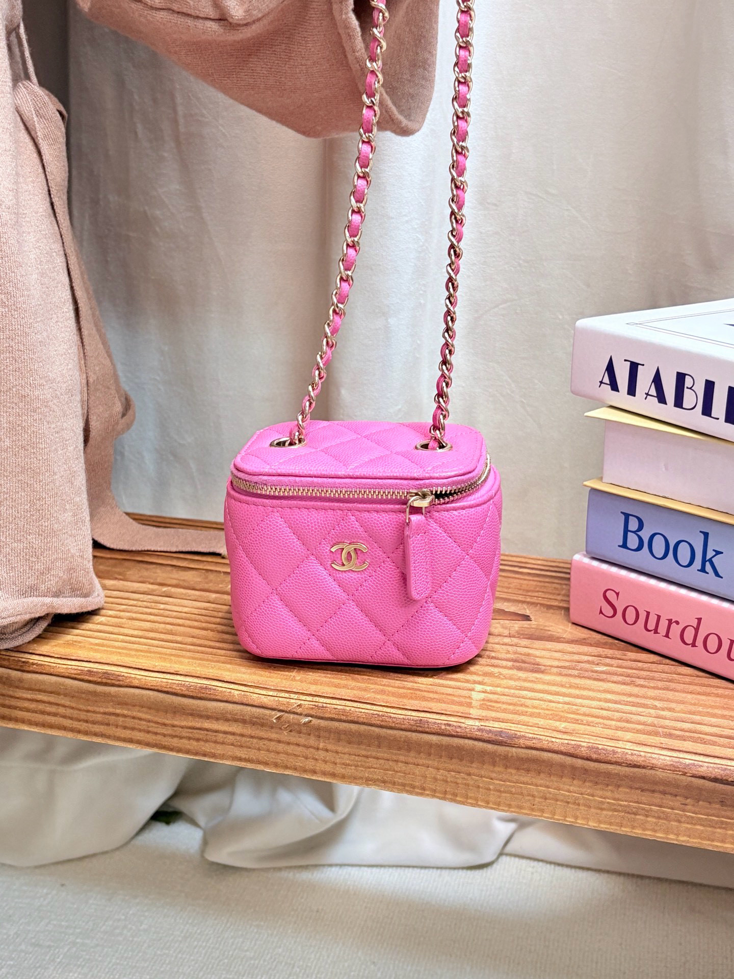 95新 Chanel/香奈儿 chanel 玫粉色小盒子斜挎包