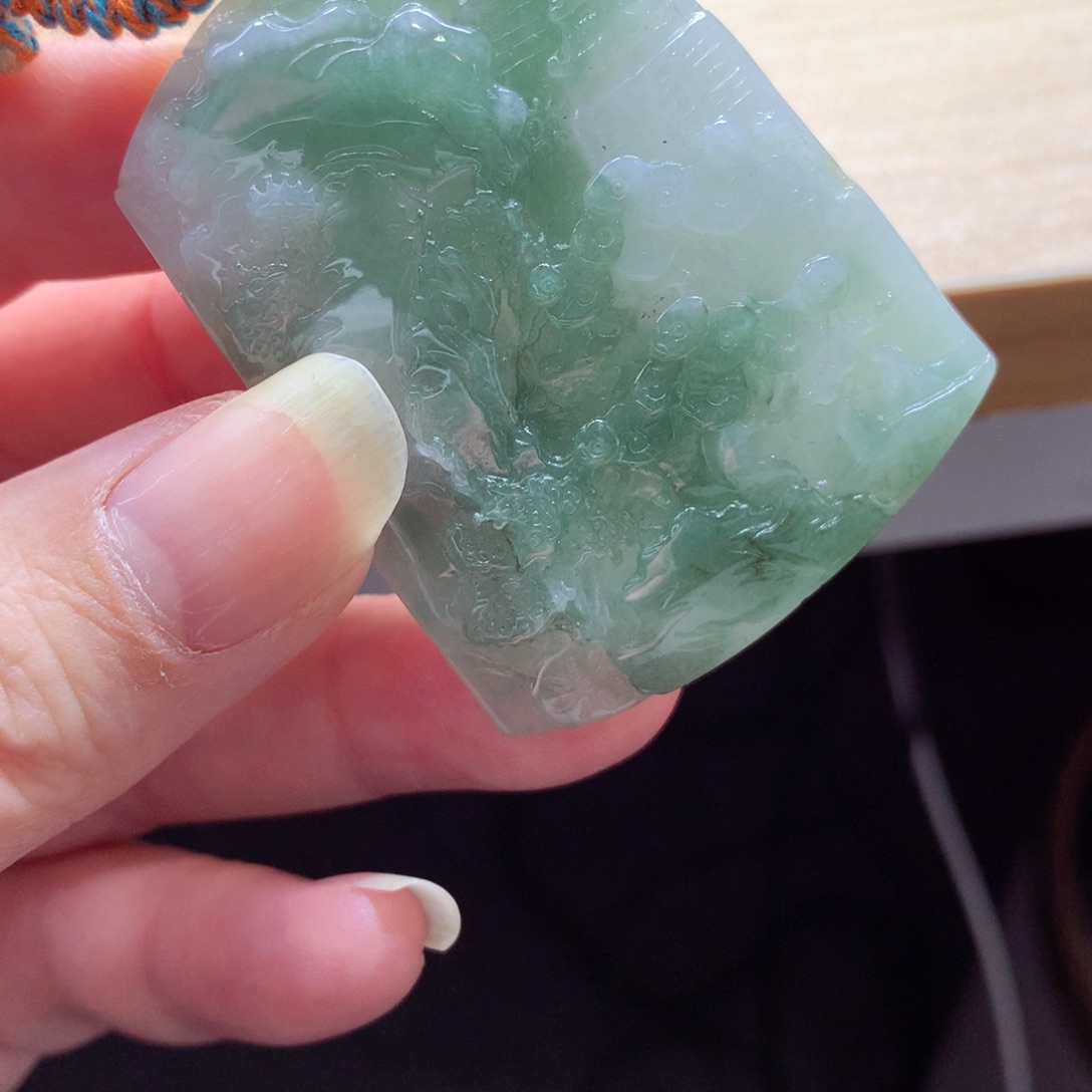 翡翠颈饰未镶嵌吊坠