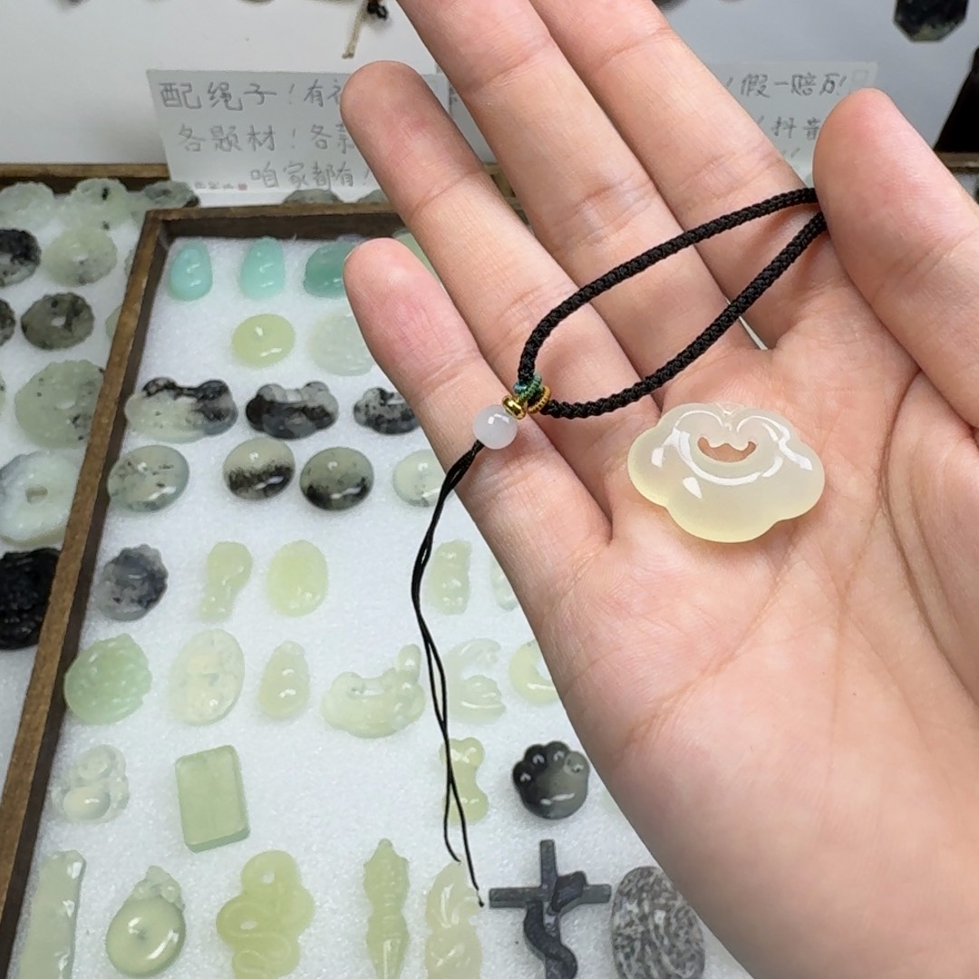 六***六蛇纹石玉未镶嵌吊坠