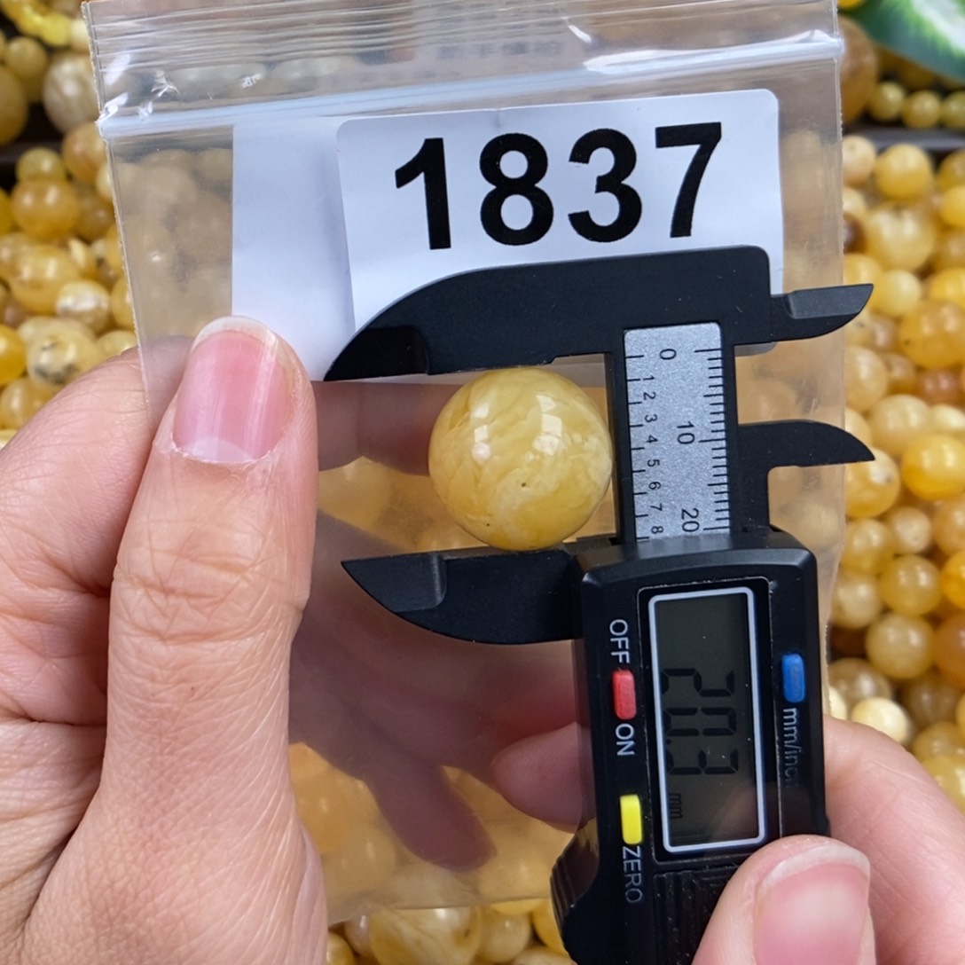 未镶嵌琥珀珠宝奇石