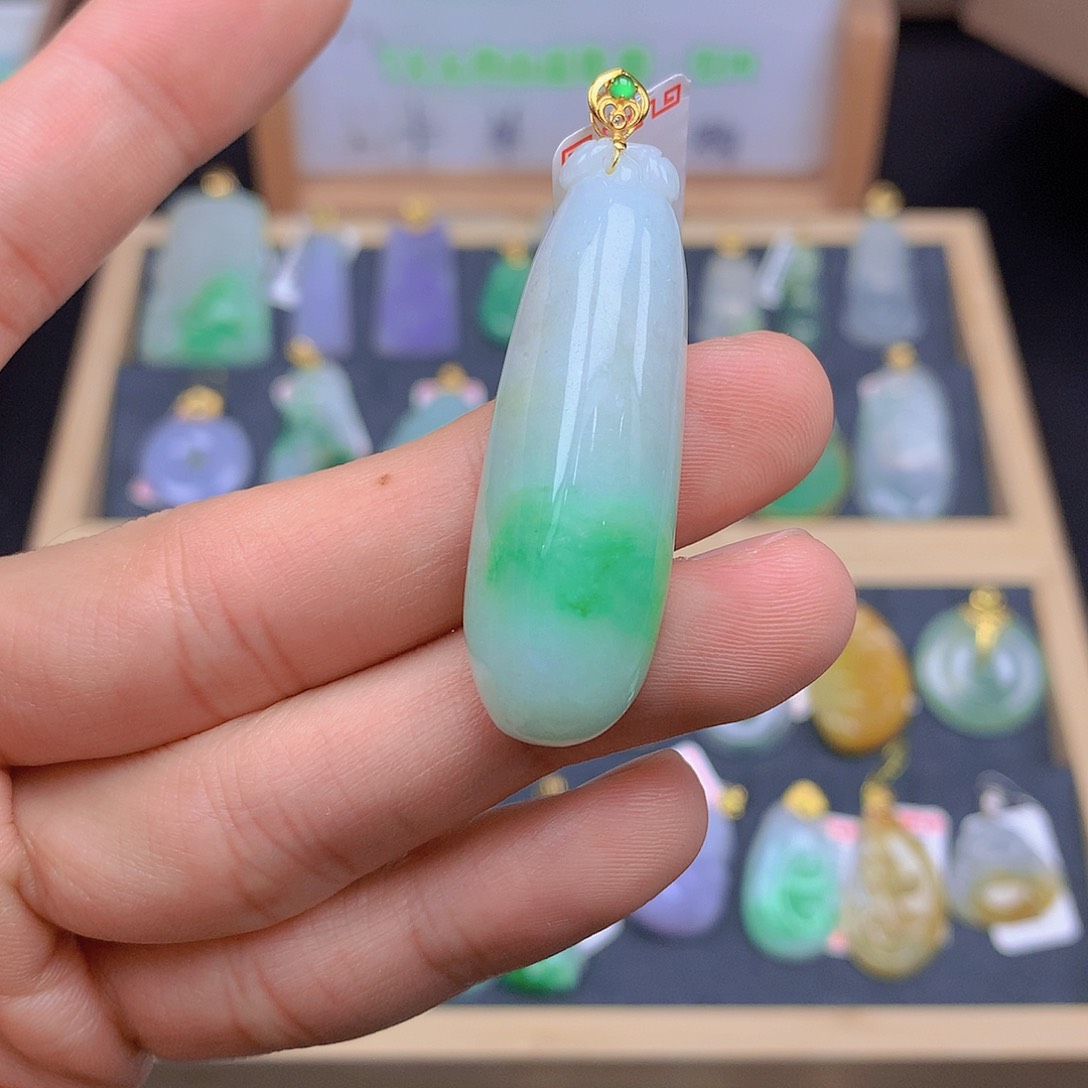 翡翠颈饰18K金镶嵌翡翠