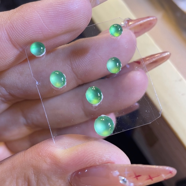 翡翠颈饰未镶嵌蛋面