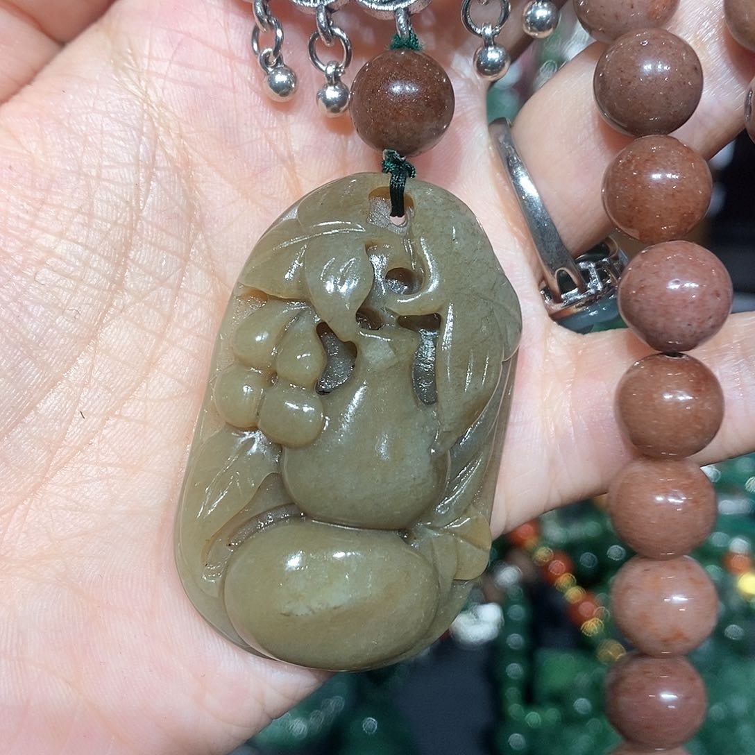 颈饰未镶嵌和田玉（糖玉）