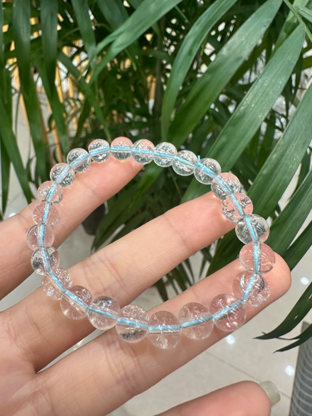 简约款喜马拉雅白水晶卡8毫米手串