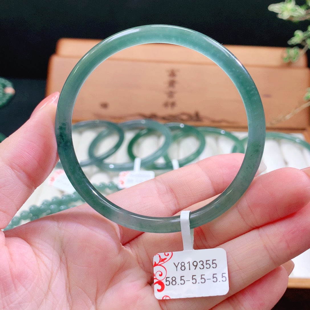 翡翠未镶嵌手镯天然