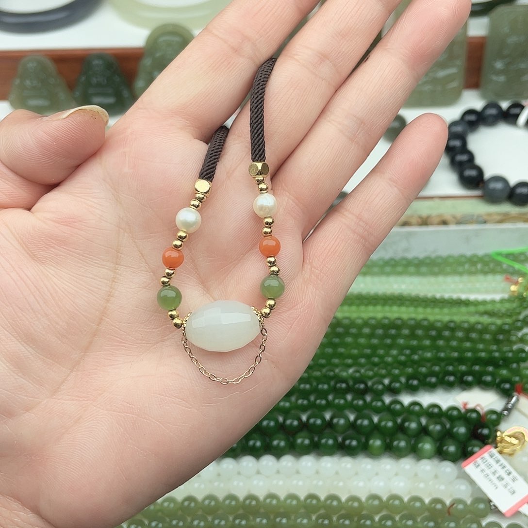 和田玉颈饰未镶嵌