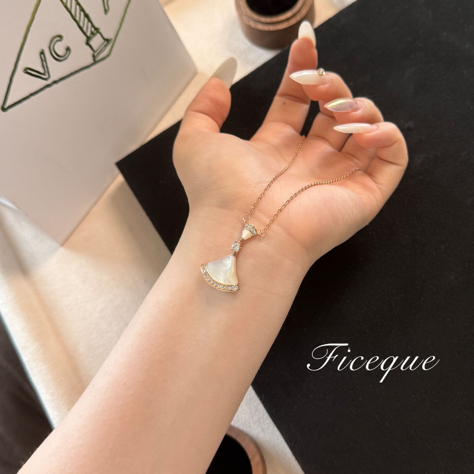   V金  Ficeque高奢经典扇子大裙子项链气质款CNC精工