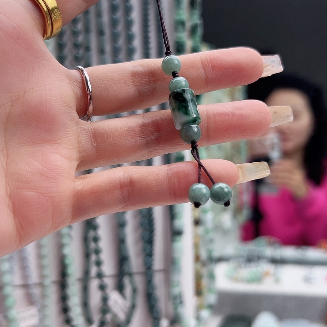 6***6翡翠未镶嵌颈饰珠链