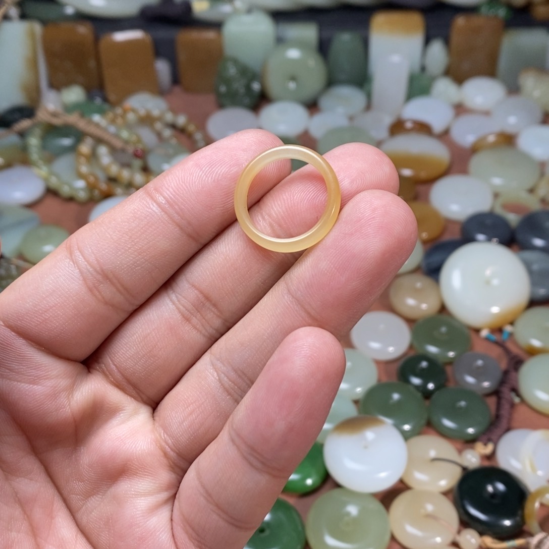 和田玉吊坠(不含链)未镶嵌保****师