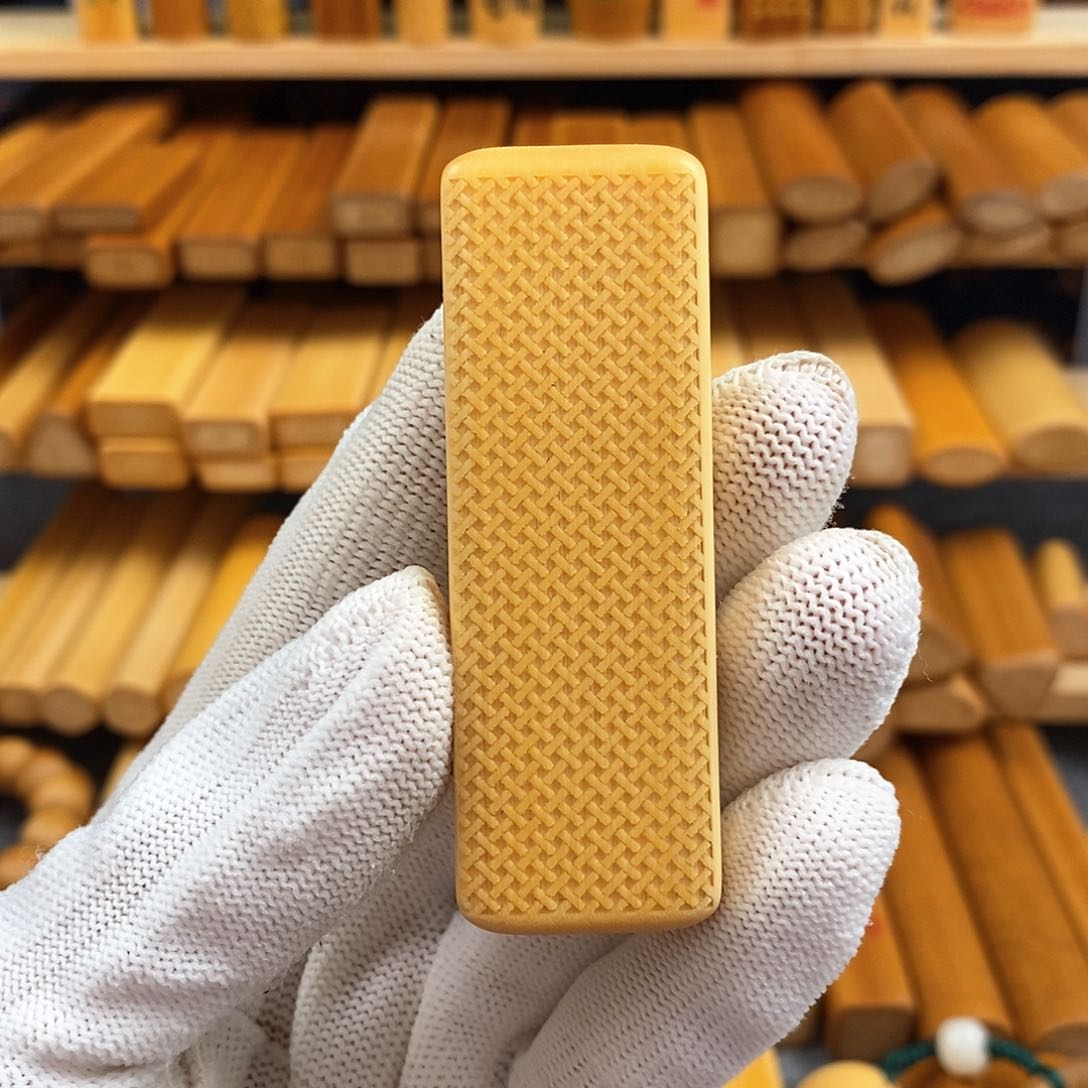 竹实心竹黄皮方扁雕刻满纹