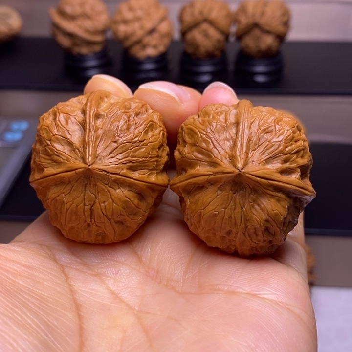 文玩核桃把件玉面三楞25