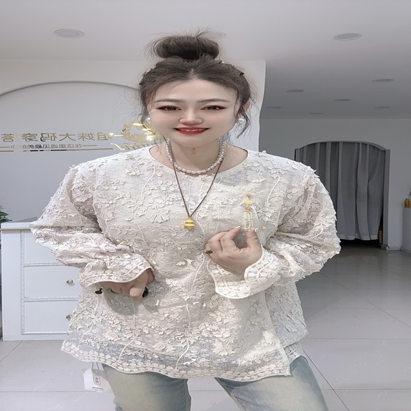 7157欧货时尚洋气国风彩扣蕾丝衫