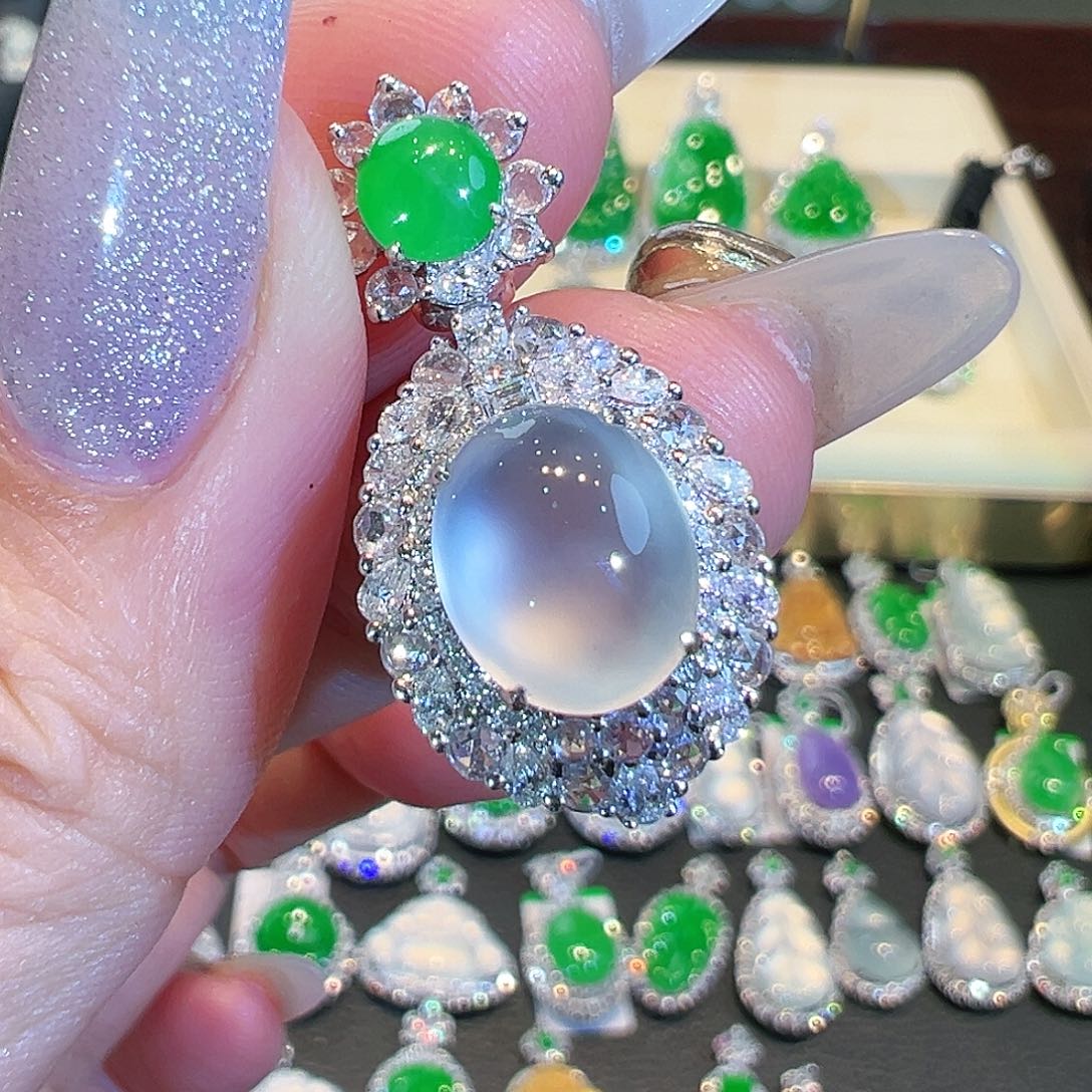 翡翠吊坠(不含链)18K金镶嵌翡翠