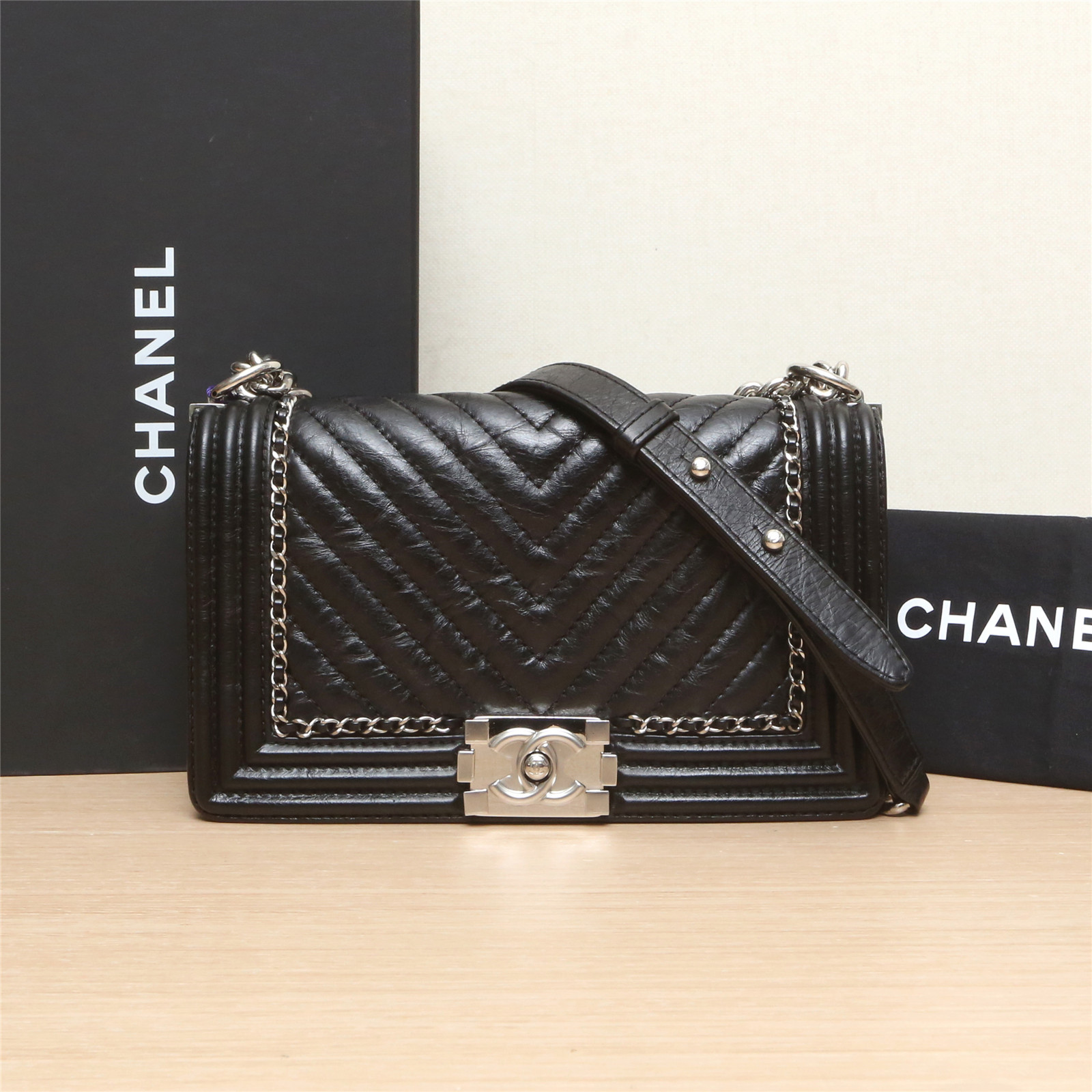 95新 Chanel/香奈儿 全15999 定双双 LEBOY 中号 V纹 链条边 24开