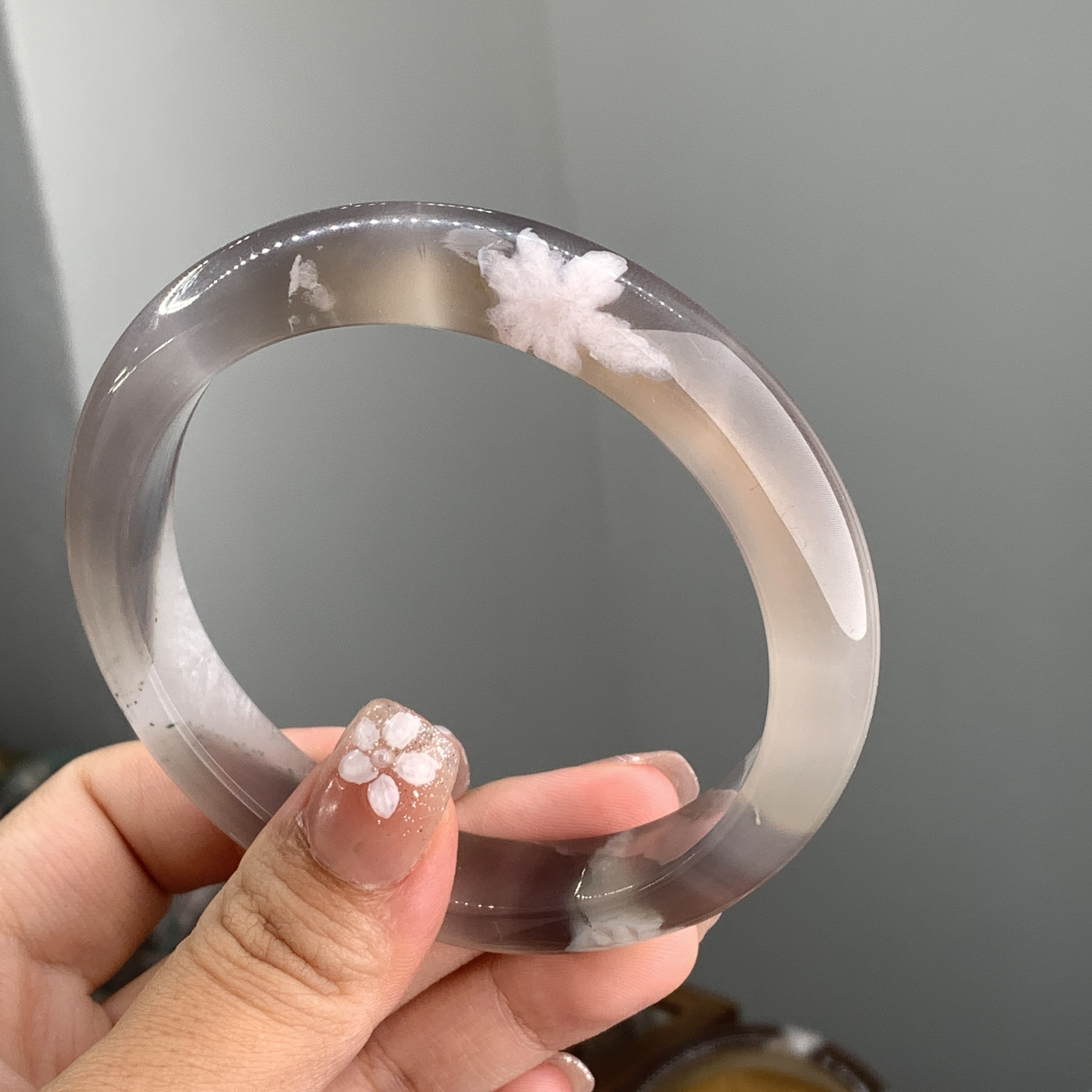 62.0 | 黑冰炸花高冰透荧光泥鳅背樱花玛瑙手镯正圈带爆晶朱砂