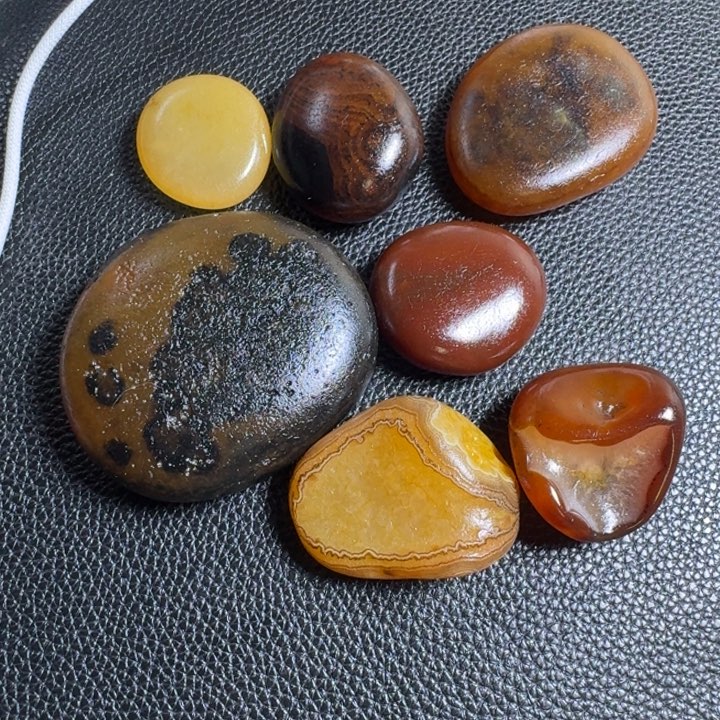 無***塵瓷片马达加斯加奇石手把件浮雕