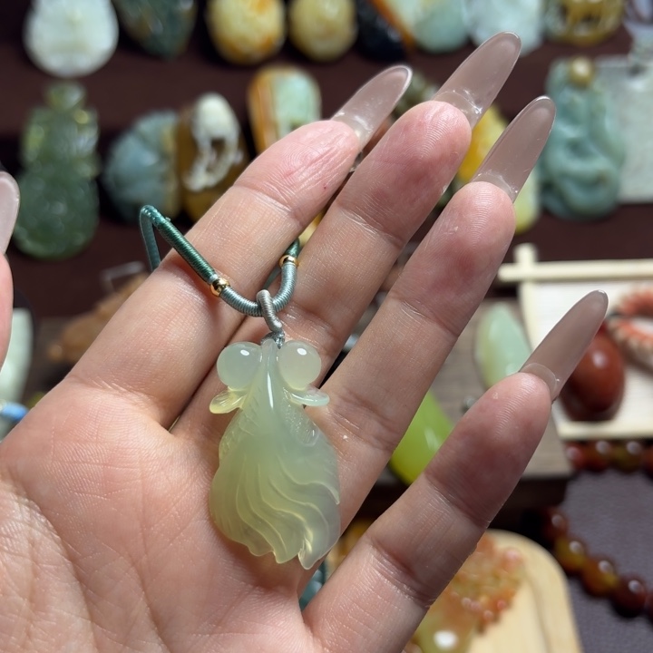 昭***ᐝ蛇纹石玉未镶嵌吊坠