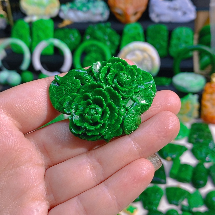 【闪购商品】翡翠颈饰未镶嵌花花款
