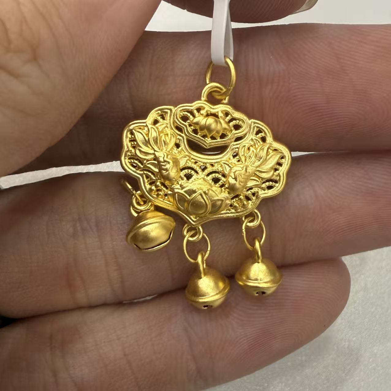 【莹莹专享】足金999双鱼莲花锁 GP  1.48  纳金添喜