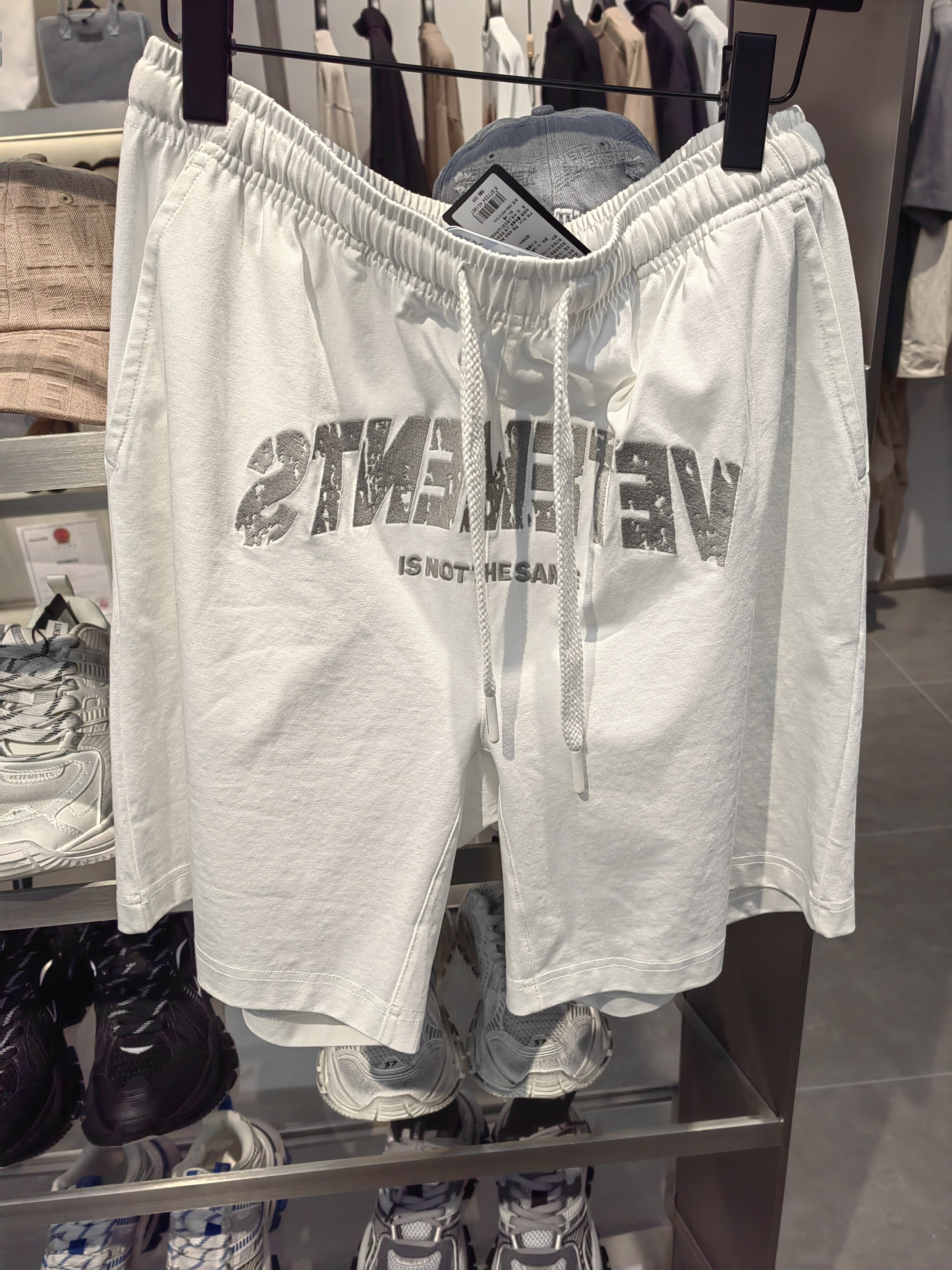 VETEMENTS英国伦敦时尚品牌针织短裤男女同款