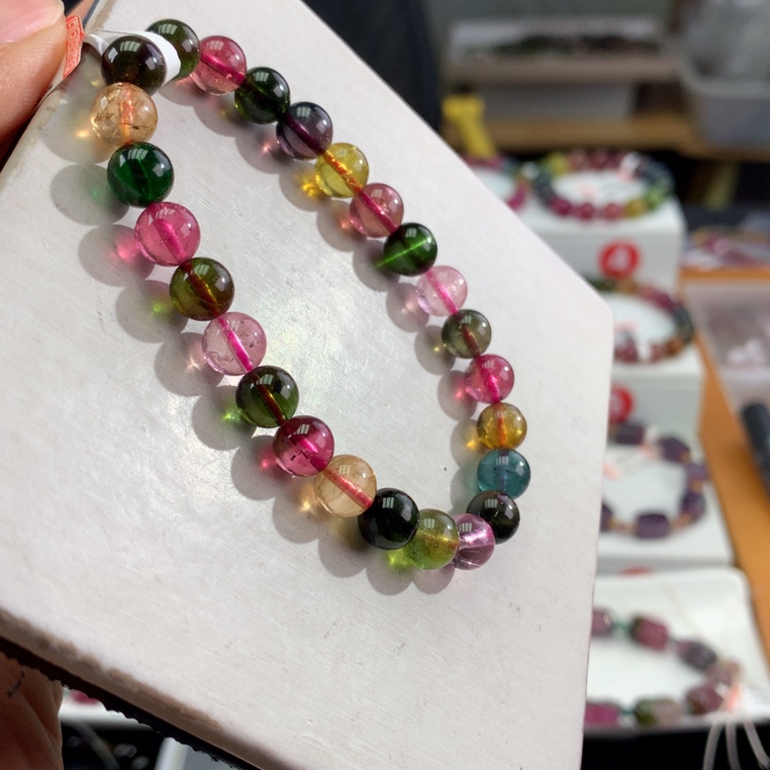 未镶嵌碧玺手链       7.3mm。 