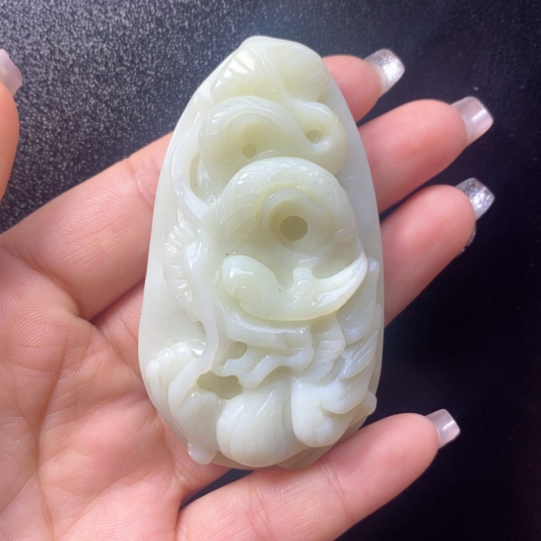 蛇纹石玉颈饰未镶嵌