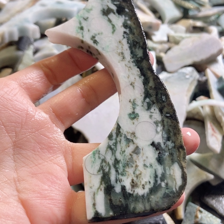 翡翠颈饰未镶嵌天然翡翠