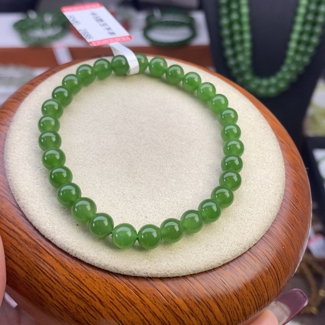 和田玉手串未镶嵌果阳绿卡6