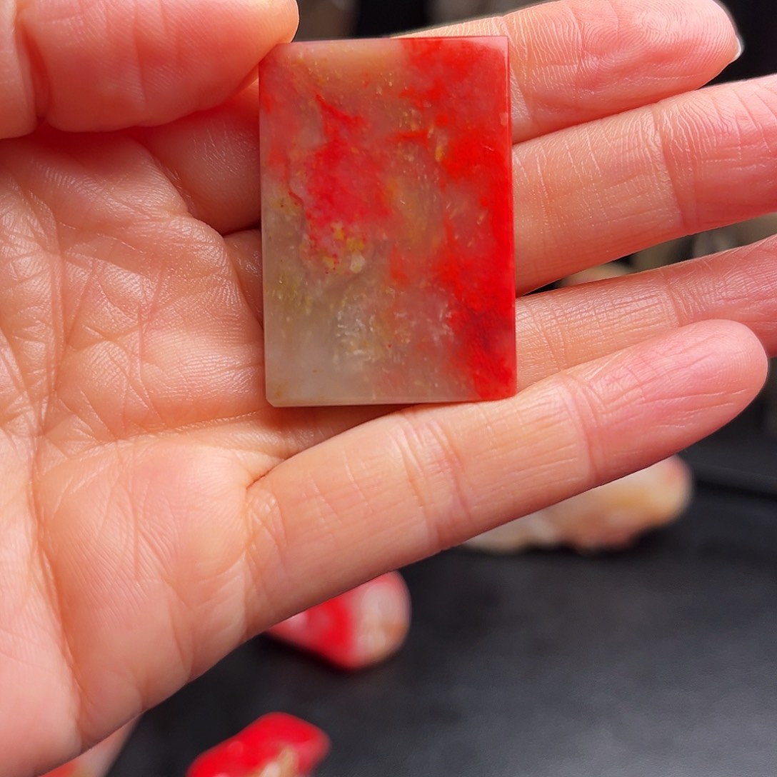 巴林石其他鸡血石无事牌