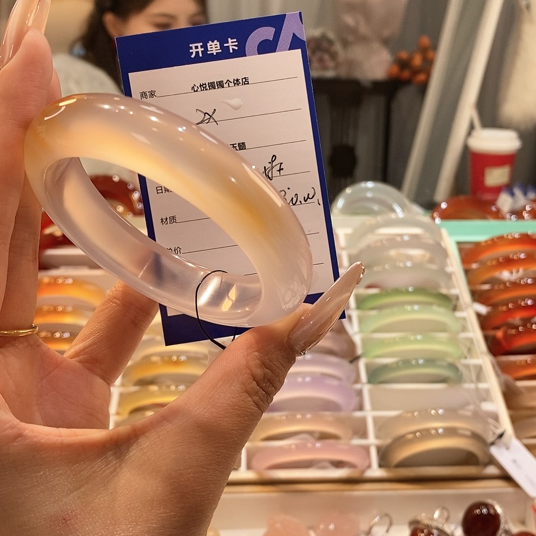 玛瑙/玉髓手镯未镶嵌S****?