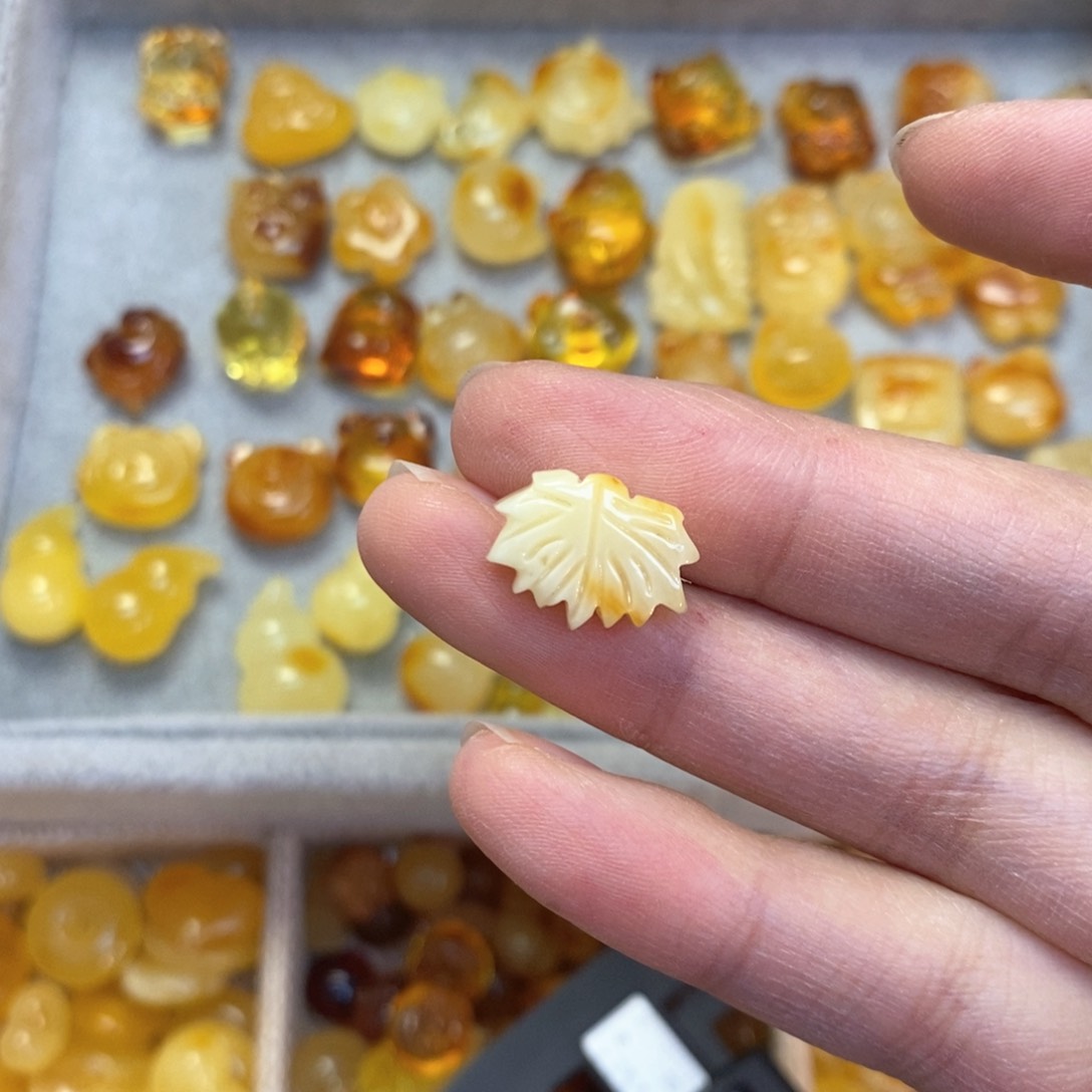 蜜蜡颈饰未镶嵌枫叶