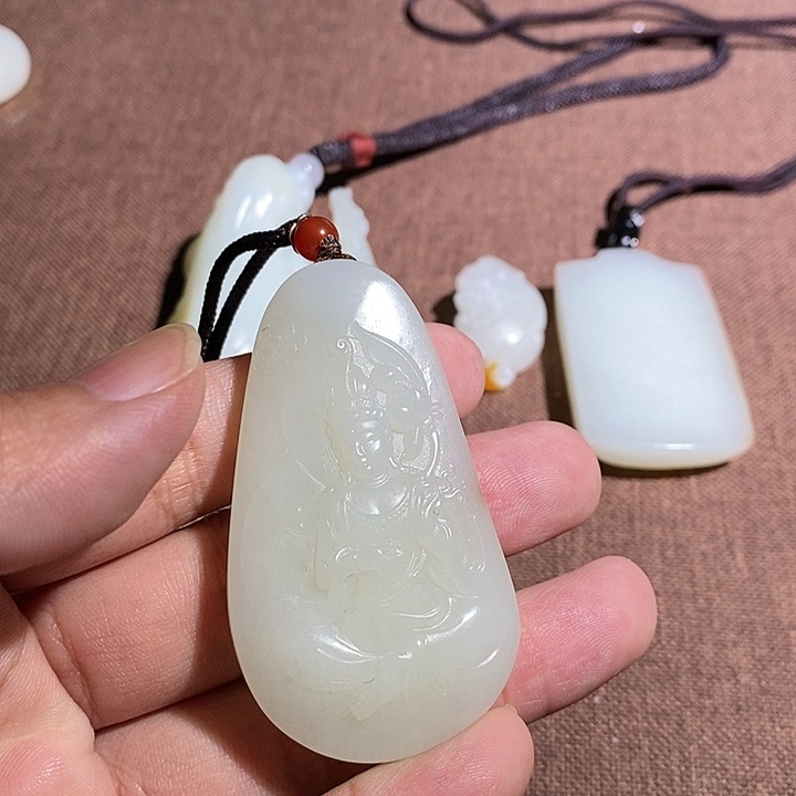 和田玉挂件未镶嵌齐**圣