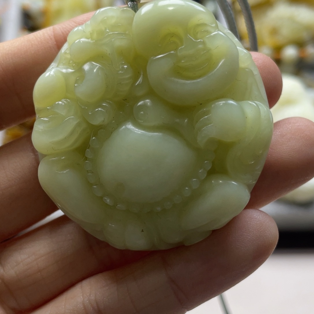 蛇纹石玉颈饰未镶嵌