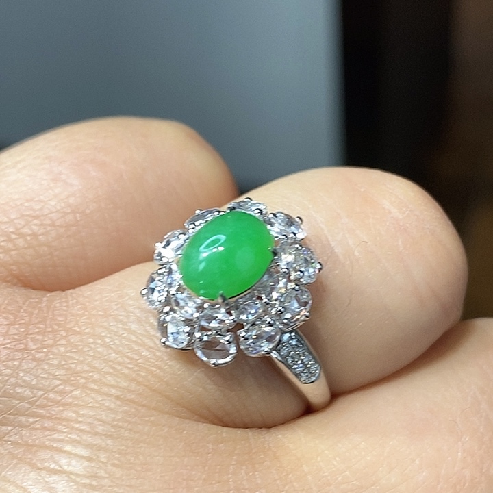 翡翠18K金镶嵌戒指蛋面