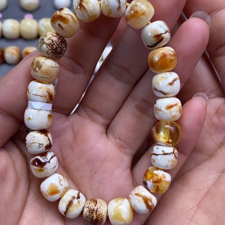 蜜蜡裸石未镶嵌老型