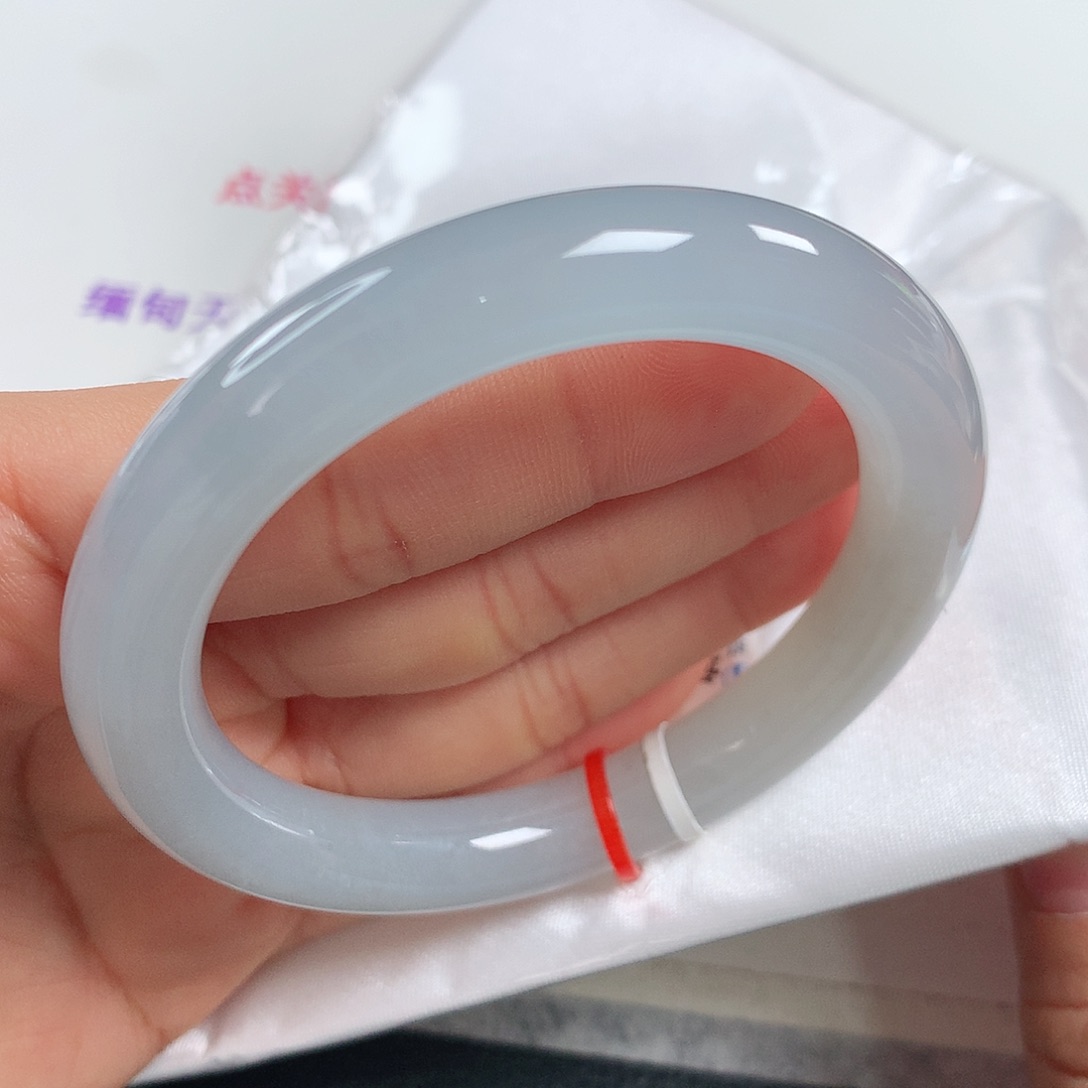 翡翠手镯未镶嵌不*` 圆条